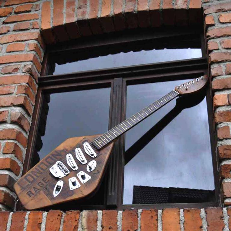 Veranda London Rage Window