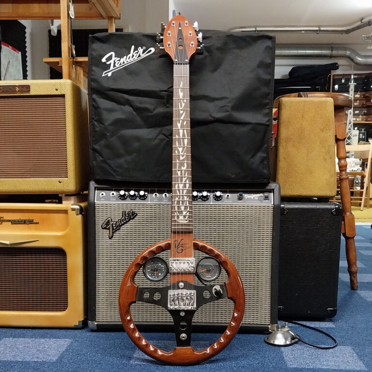 Alfa Lenkrad Gitarre 4