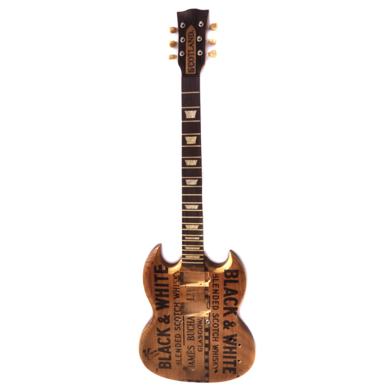 Black & White Blended Scotch Whisky Glasgow Wood