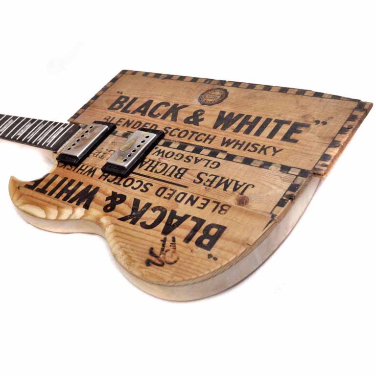 Metamorphose Black and White Box to SG