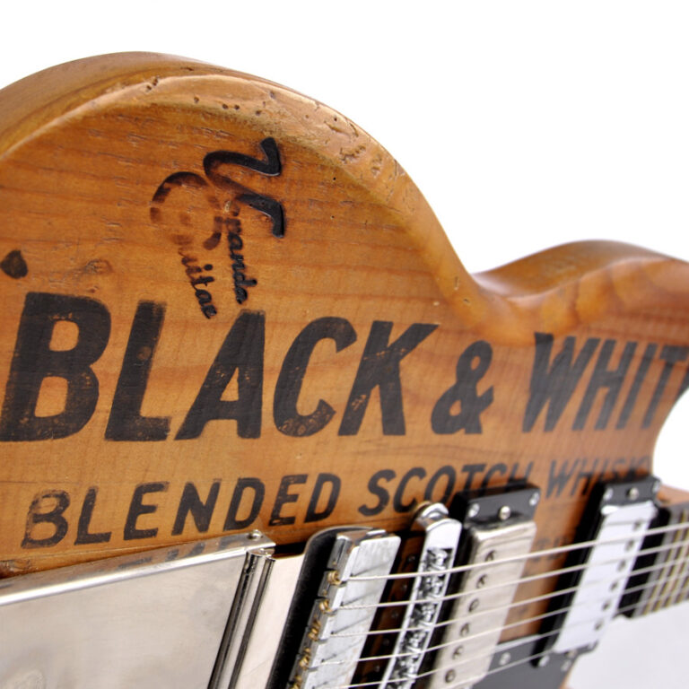 Veranda Guitar Branding Black & White Whisky