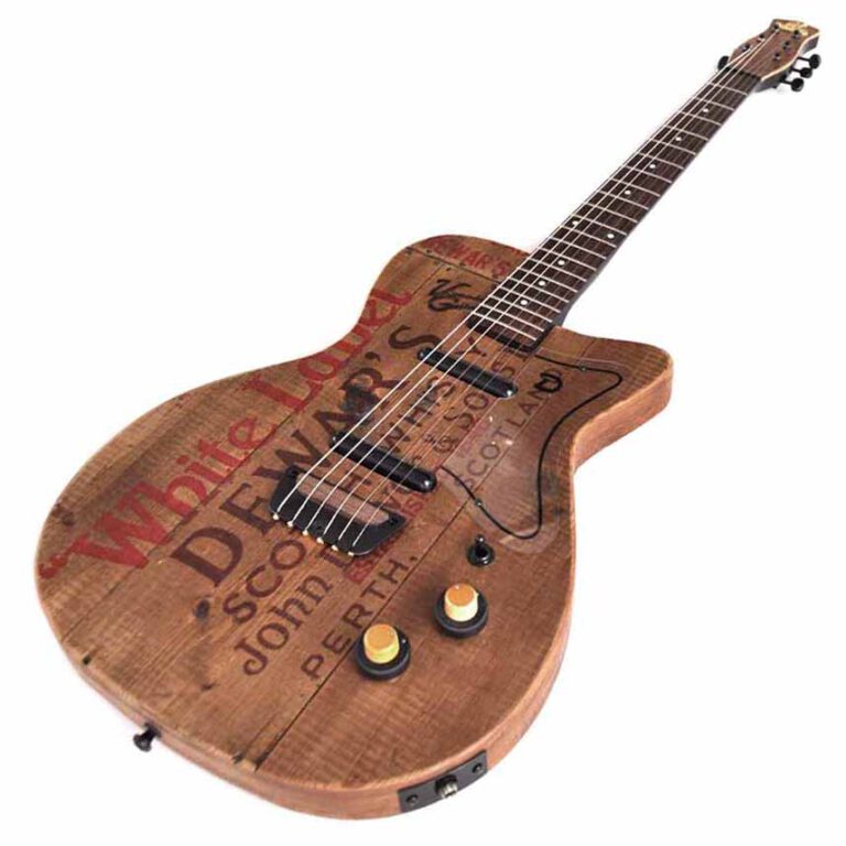Dewar's Whisky Gitarre