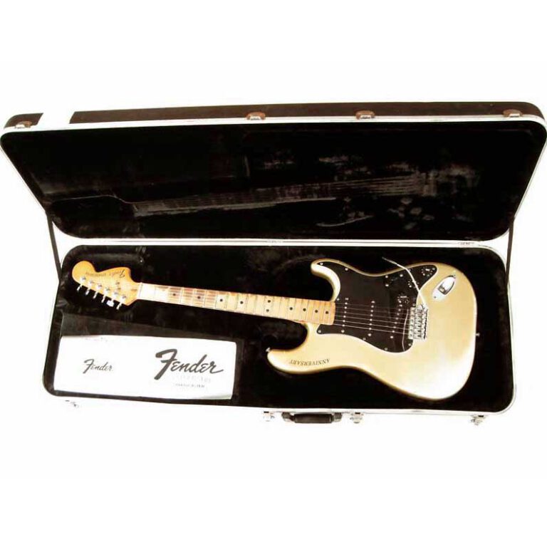 1979_Fender_Stratocaster_Anniversary_Case