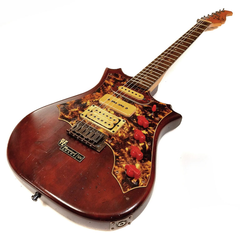 PE Musical Luxus 9V guitar