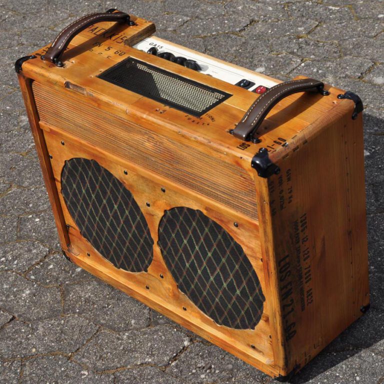 Veranda Guitar Amp 11