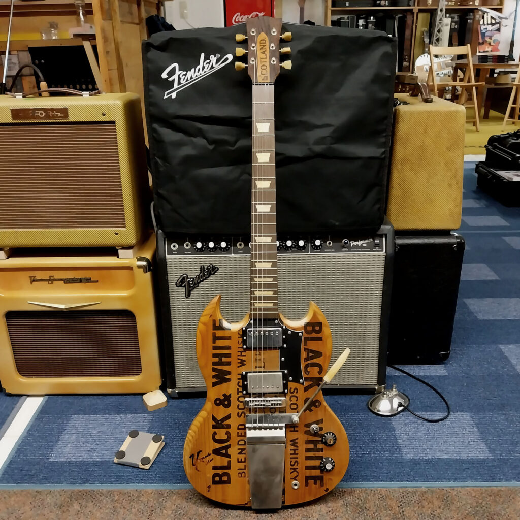 GuitAmerica - 2017 Veranda Black & White