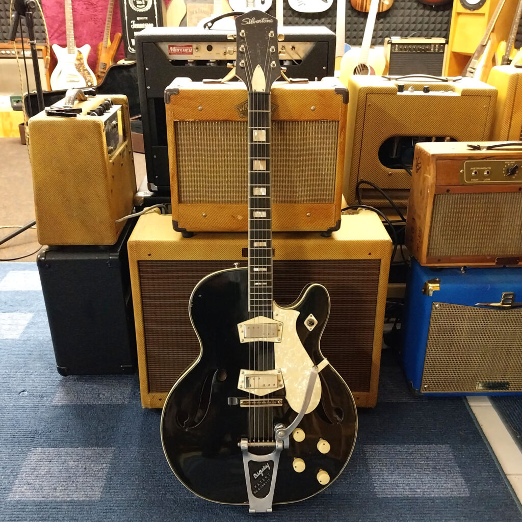GuitAmerica - 1962 Silvertone 1447 Chris Isaak