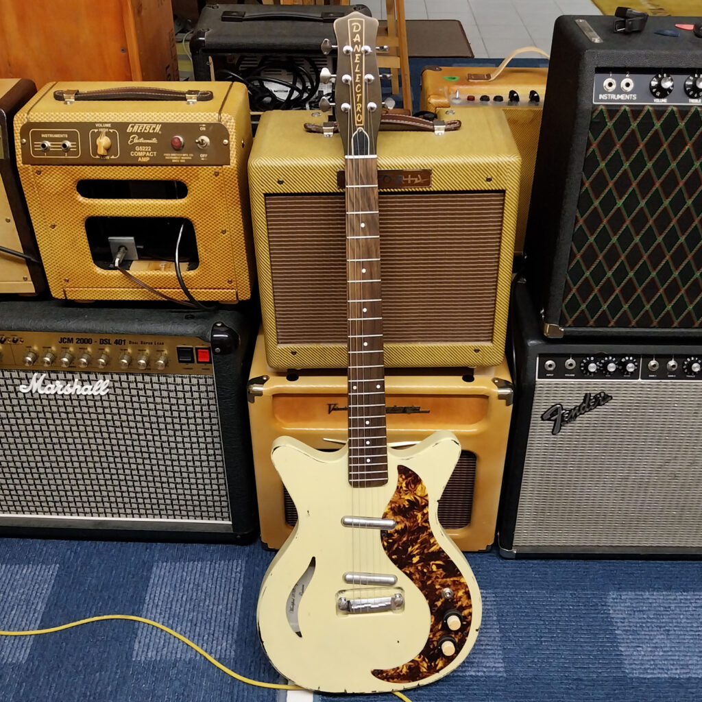 GuitAmerica - 2010 Danelectro DC 59